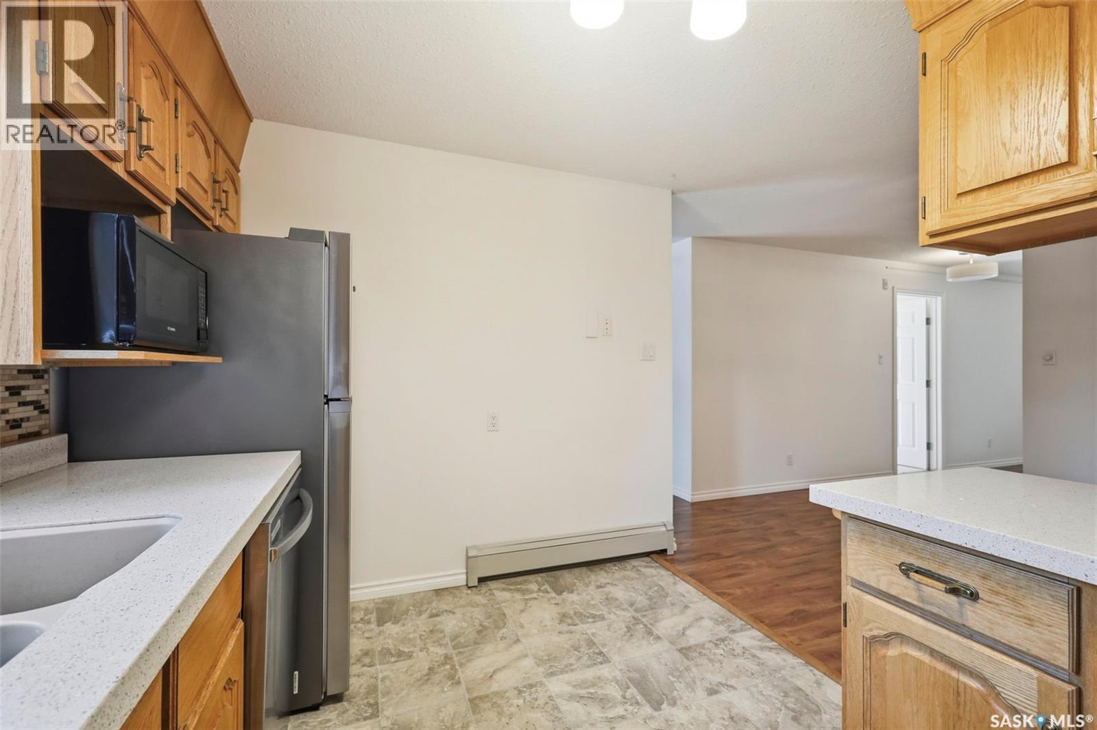 #104 3120 Louise STREET - 12