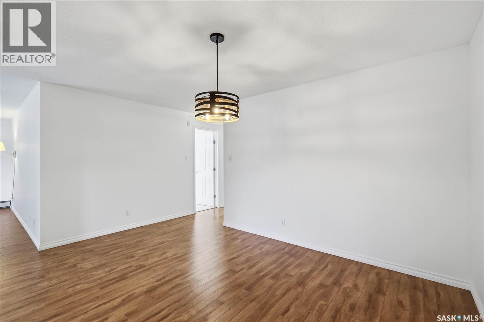 #104 3120 Louise STREET - 16