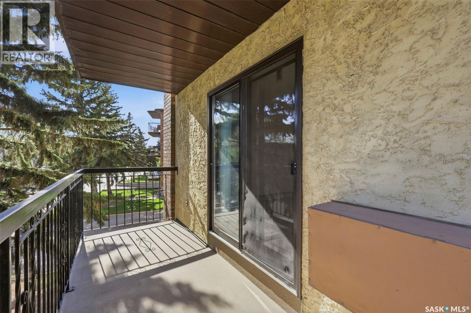 #104 3120 Louise STREET - 21