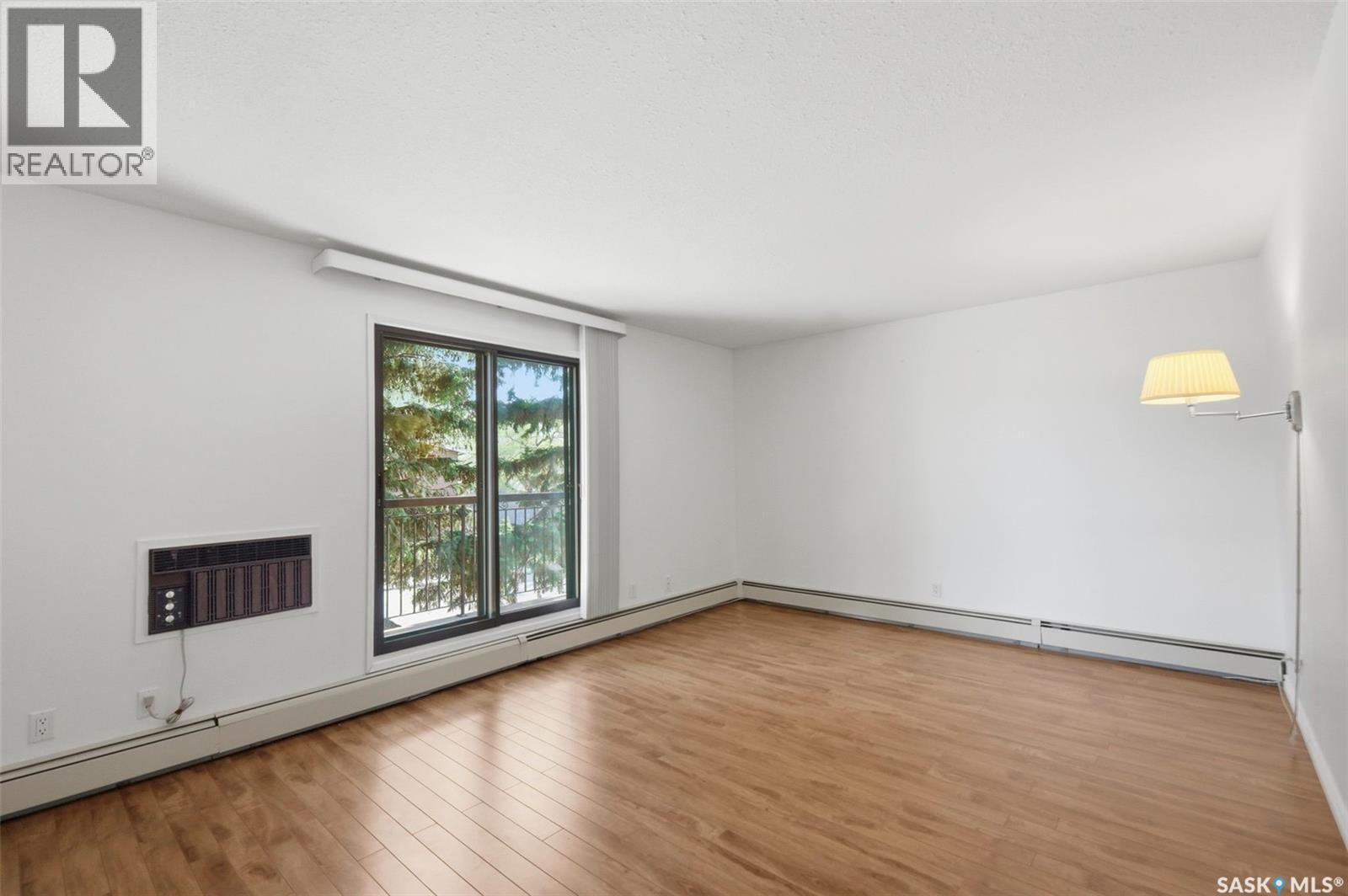 #104 3120 Louise STREET - 18