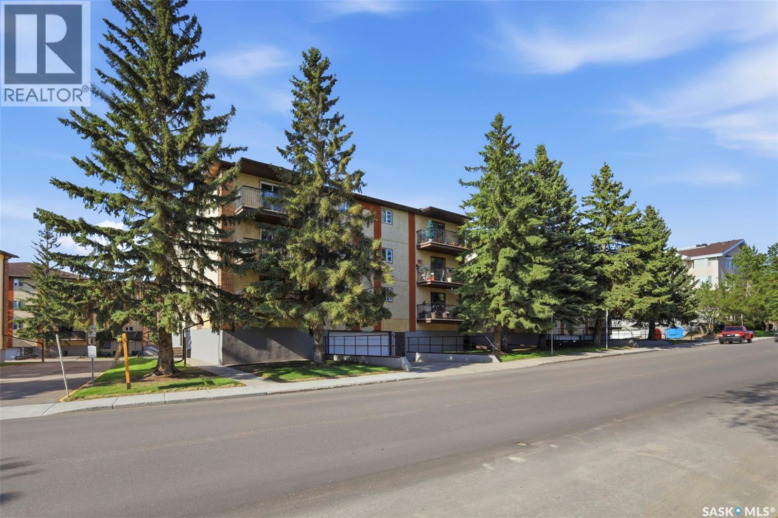 #104 3120 Louise STREET - 1