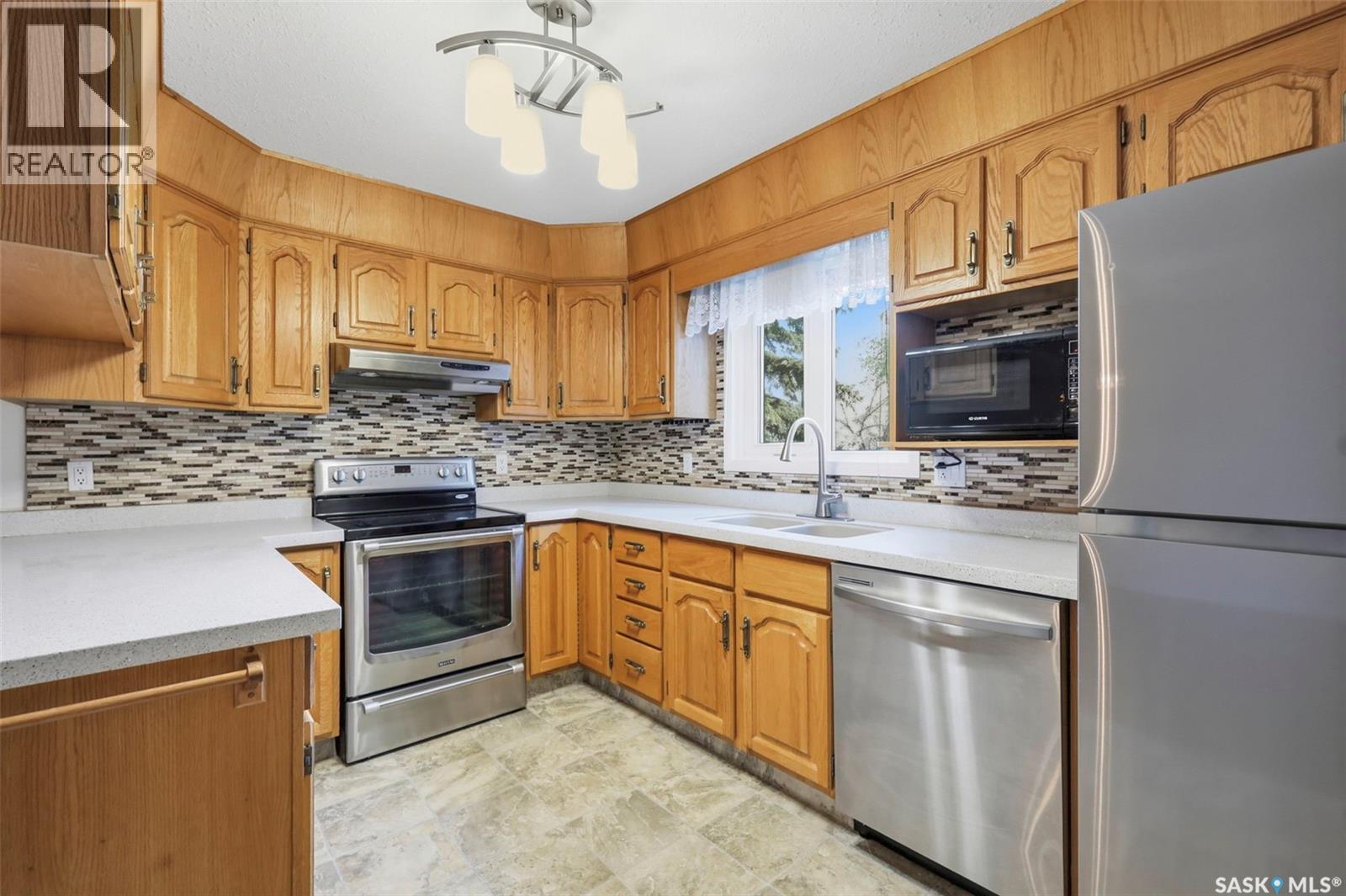 #104 3120 Louise STREET - 10
