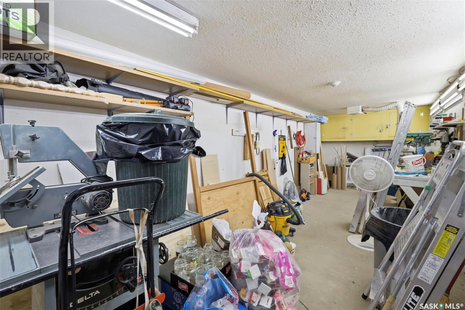 #104 3120 Louise STREET - 44