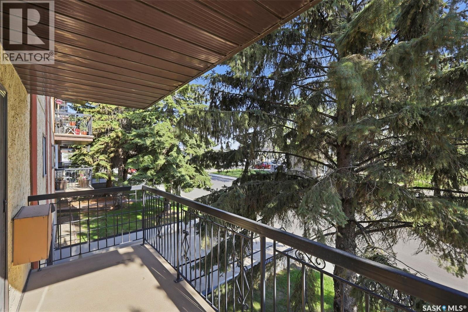 #104 3120 Louise STREET - 19