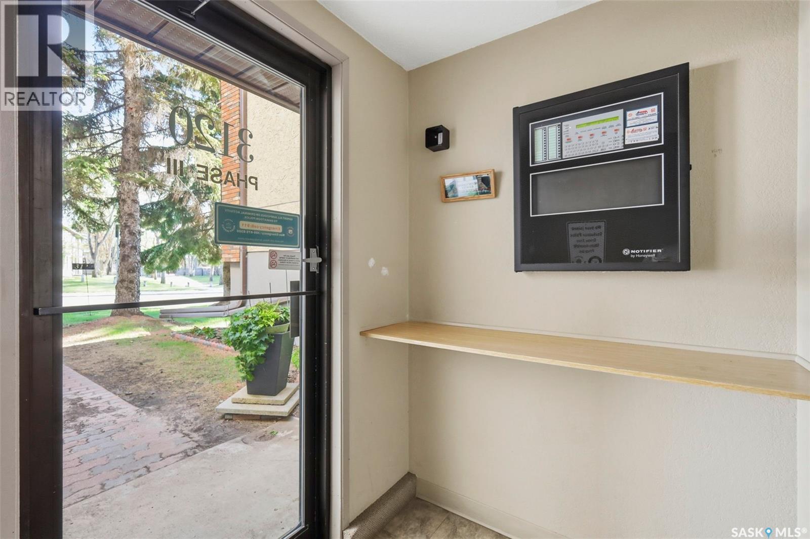#104 3120 Louise STREET - 6