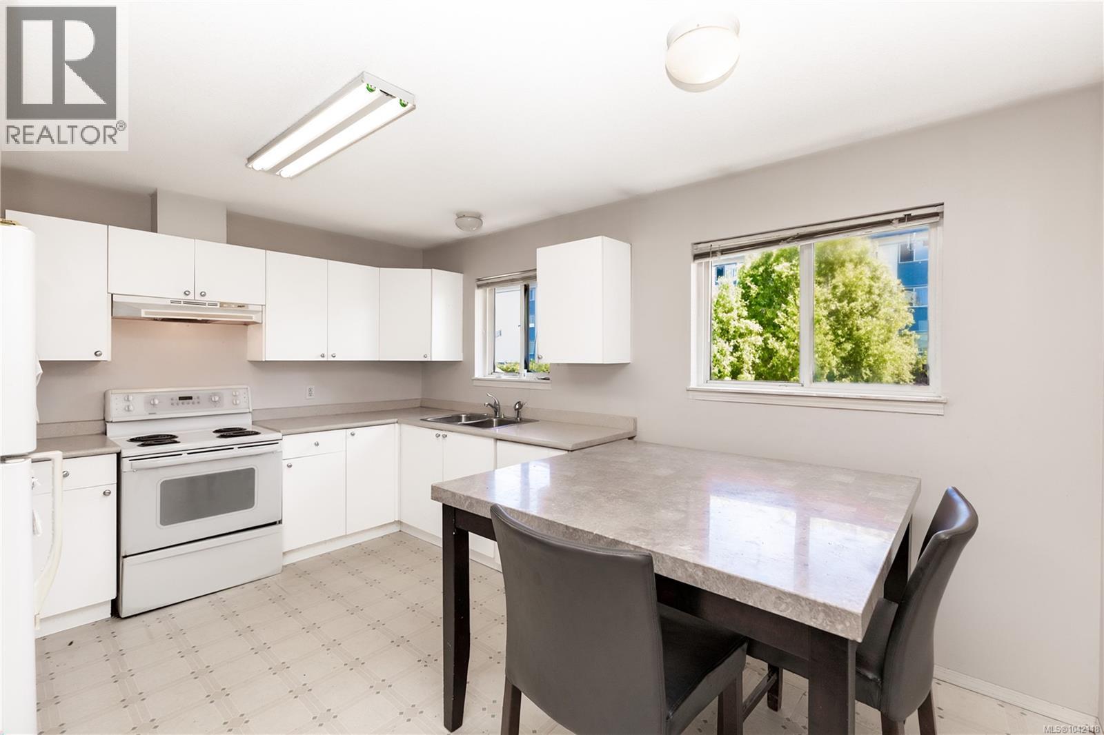 859 9th Ave - 16