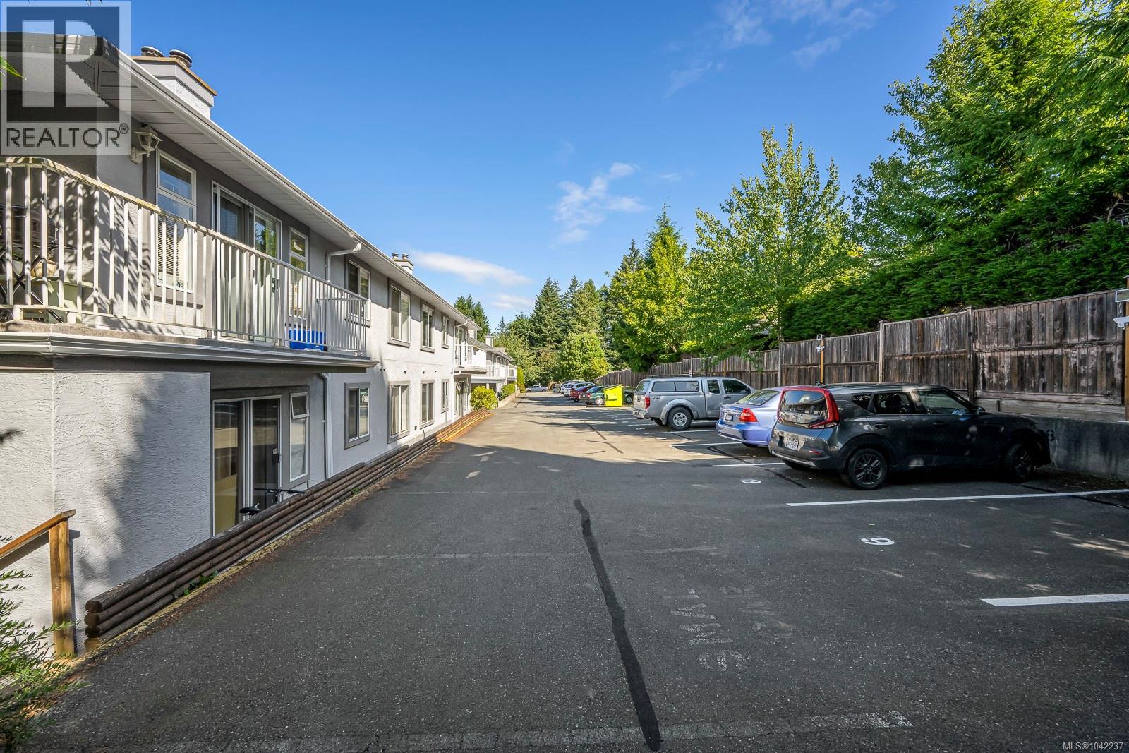 #103 4700 Alderwood Pl - 33
