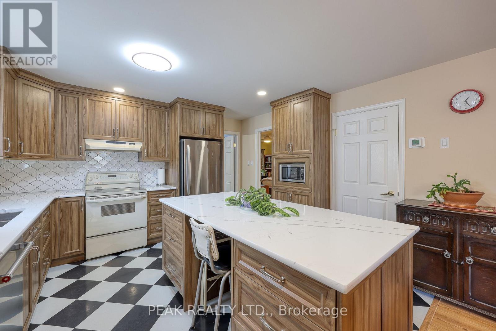 217 NORTH STREET E - 19