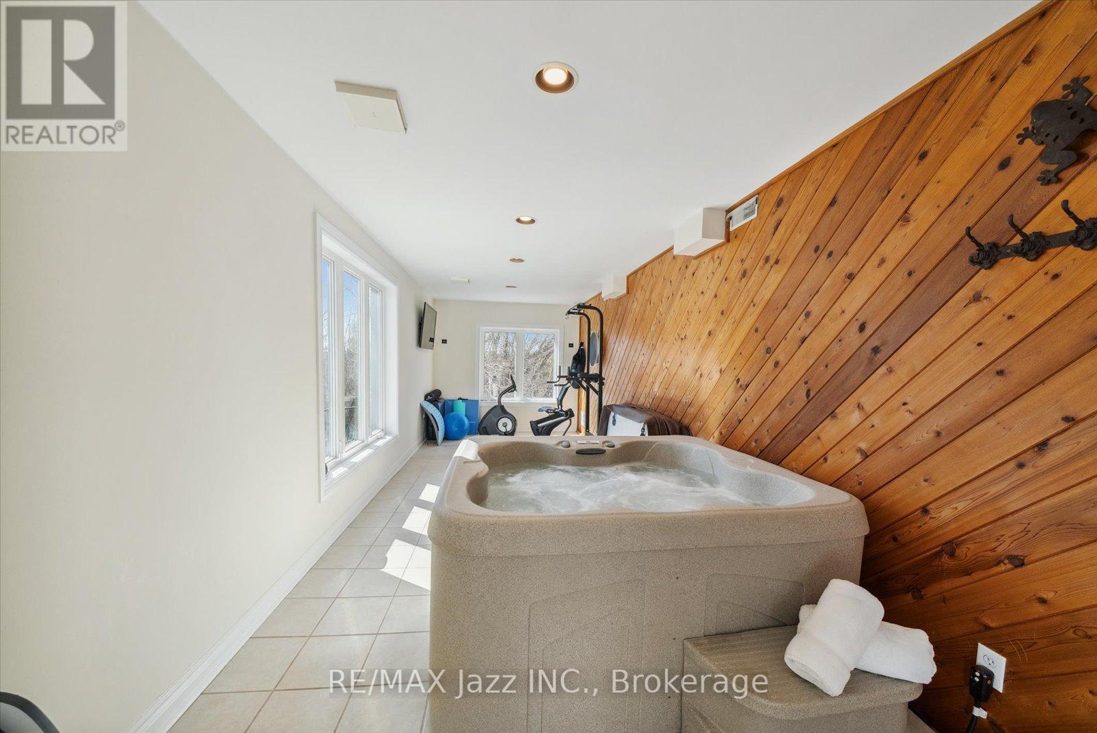8733 LESKARD ROAD - 20