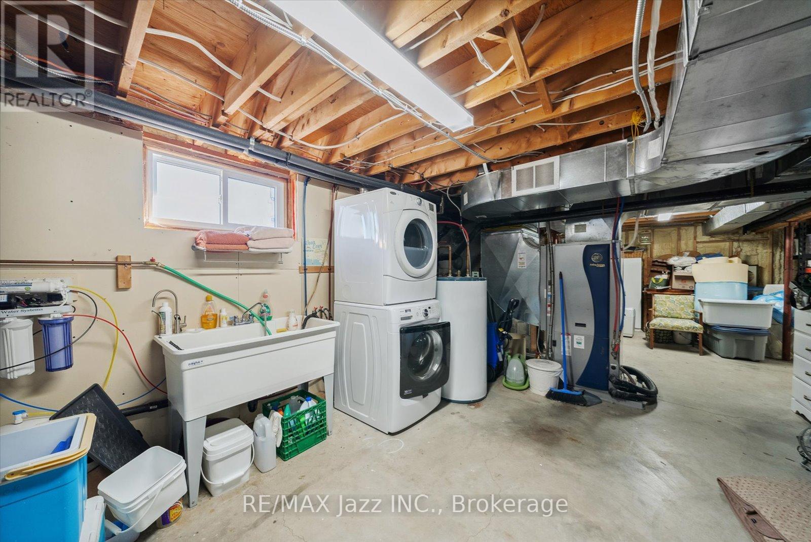 8733 LESKARD ROAD - 24