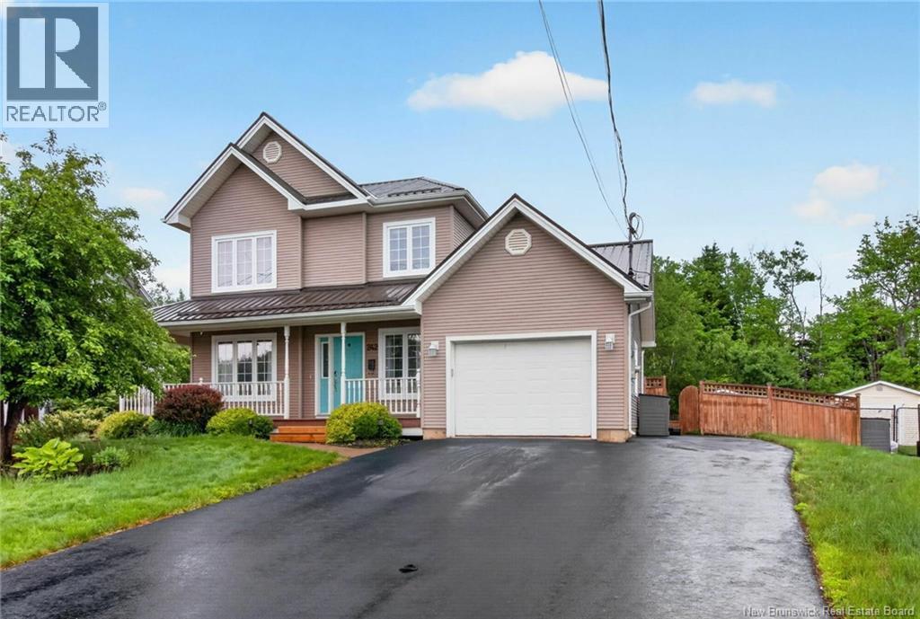 242 Doreen Crescent - 1