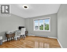 Living room - 242 Doreen Crescent, Dieppe, NB E1A8A3 Photo 11