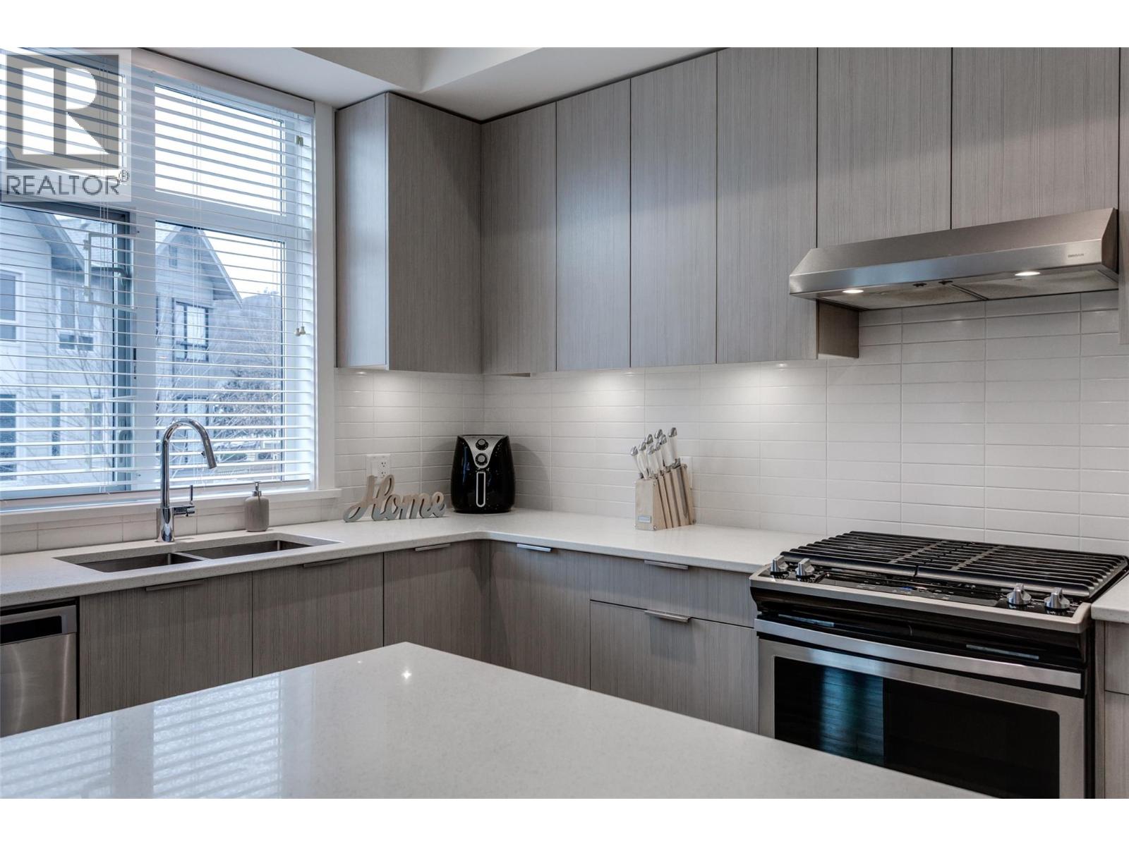 #4 170 Celano Crescent - 1