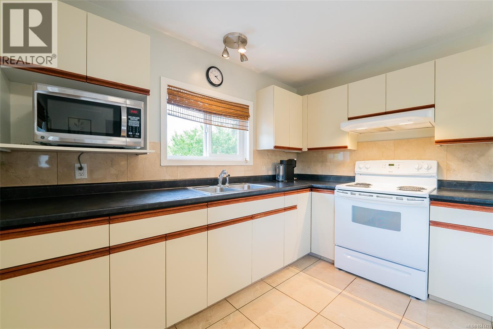 6999 Granville Rd - 9