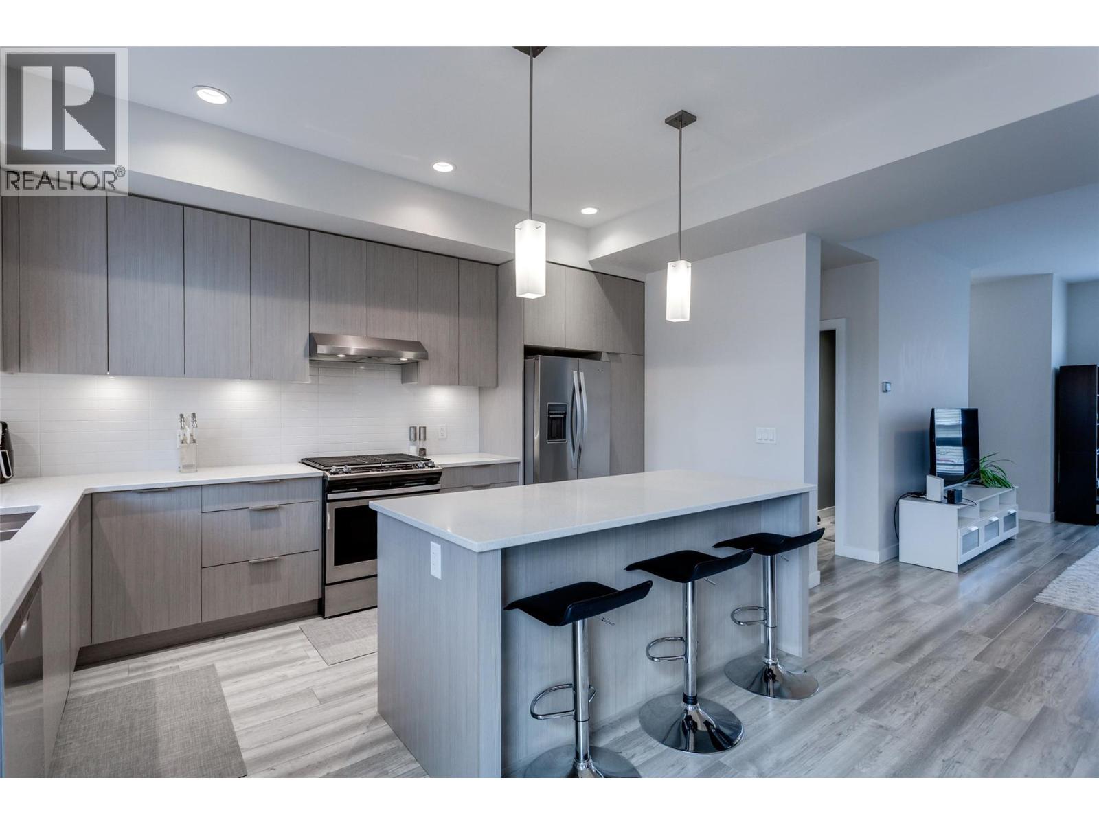 #4 170 Celano Crescent - 4