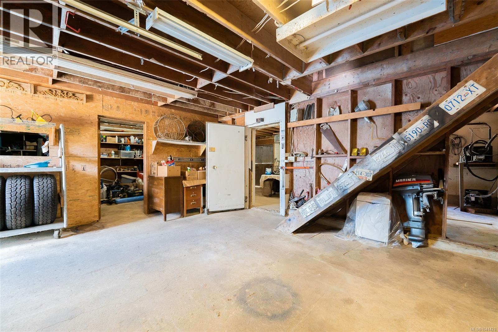 6999 Granville Rd - 39
