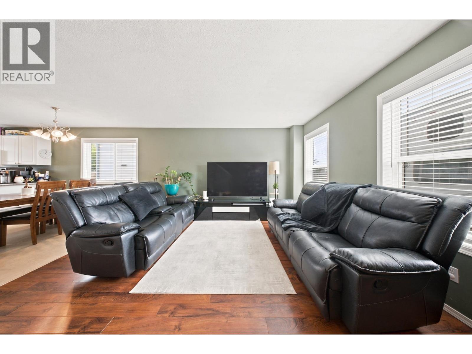 8016 88 AVENUE - 6