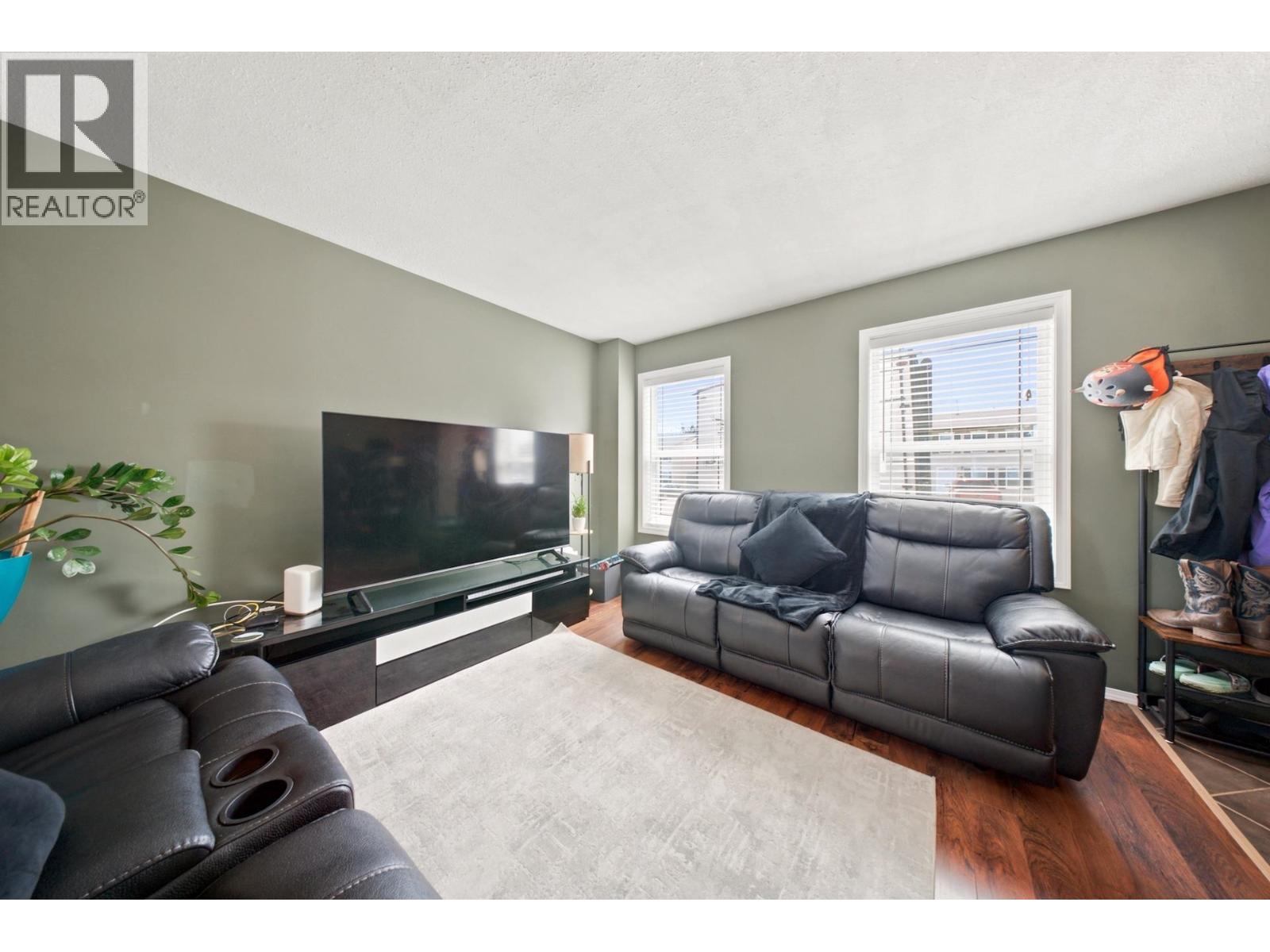 8016 88 AVENUE - 7