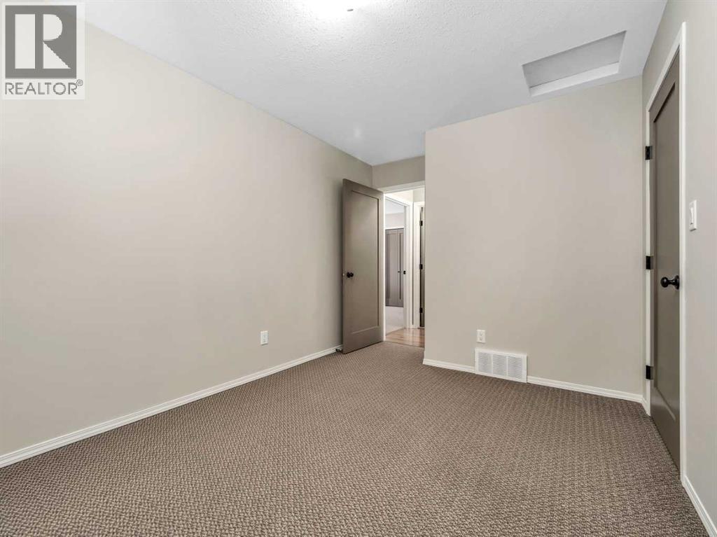 881 Kettles Street — photo 17