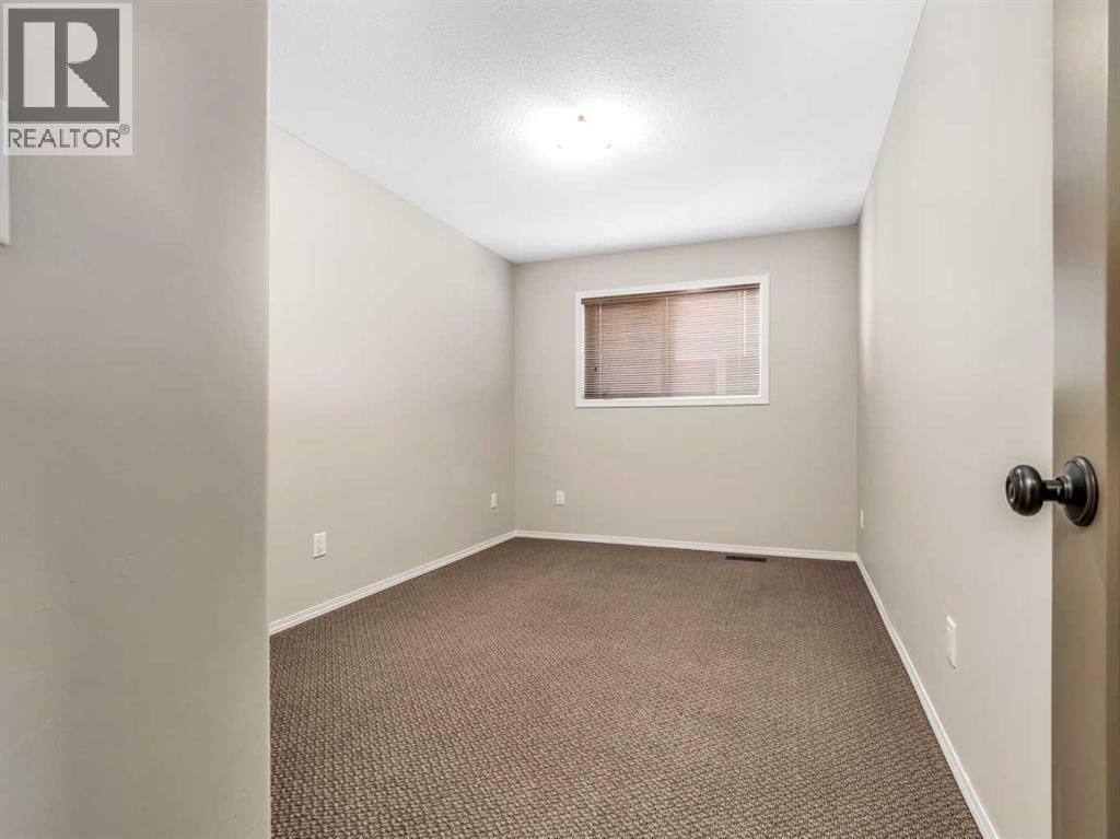 881 Kettles Street — photo 15