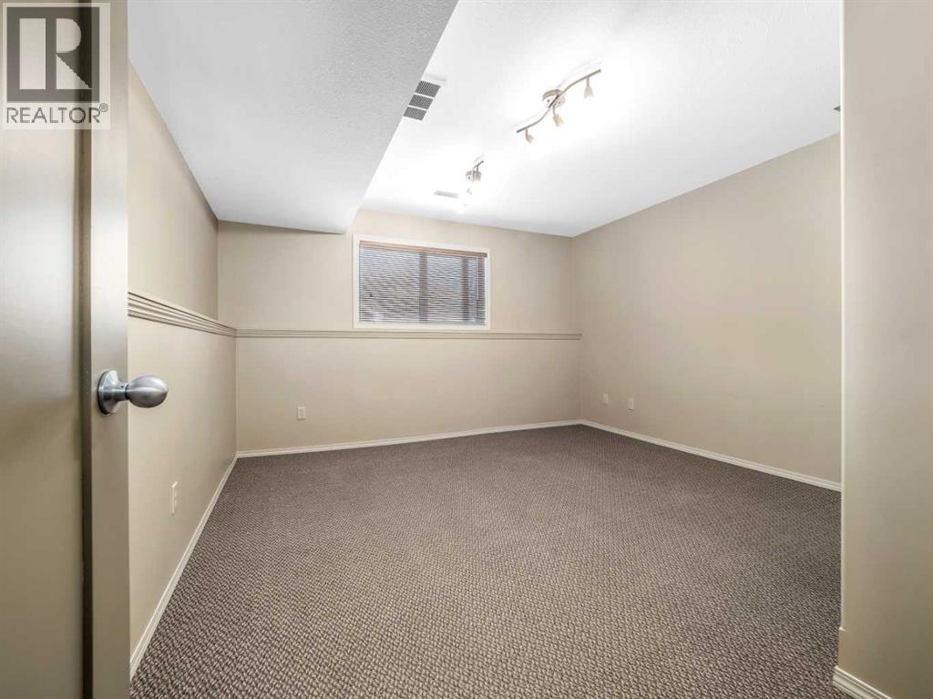 881 Kettles Street — photo 30