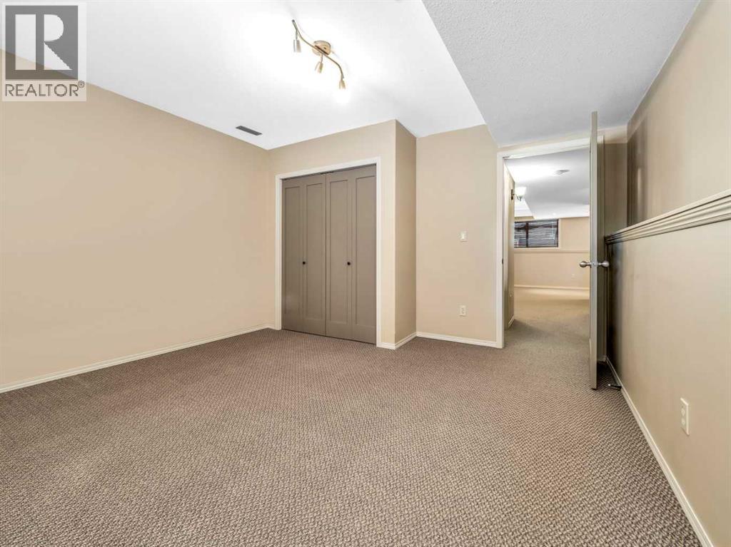 881 Kettles Street — photo 31