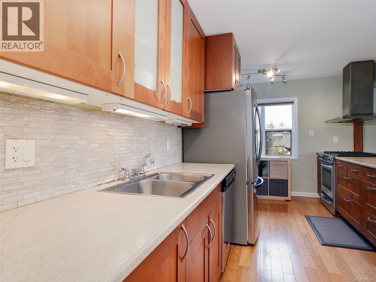 915 Inskip St, Esquimalt