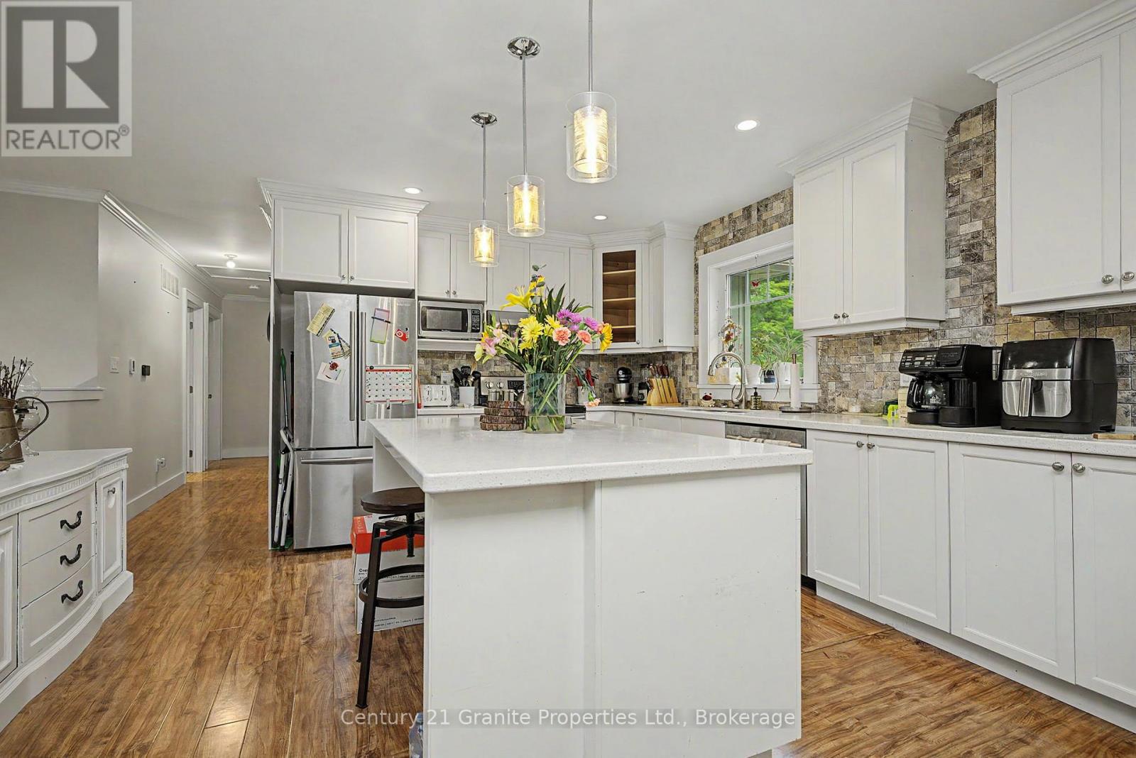 64 LOUCKS ROAD - 12