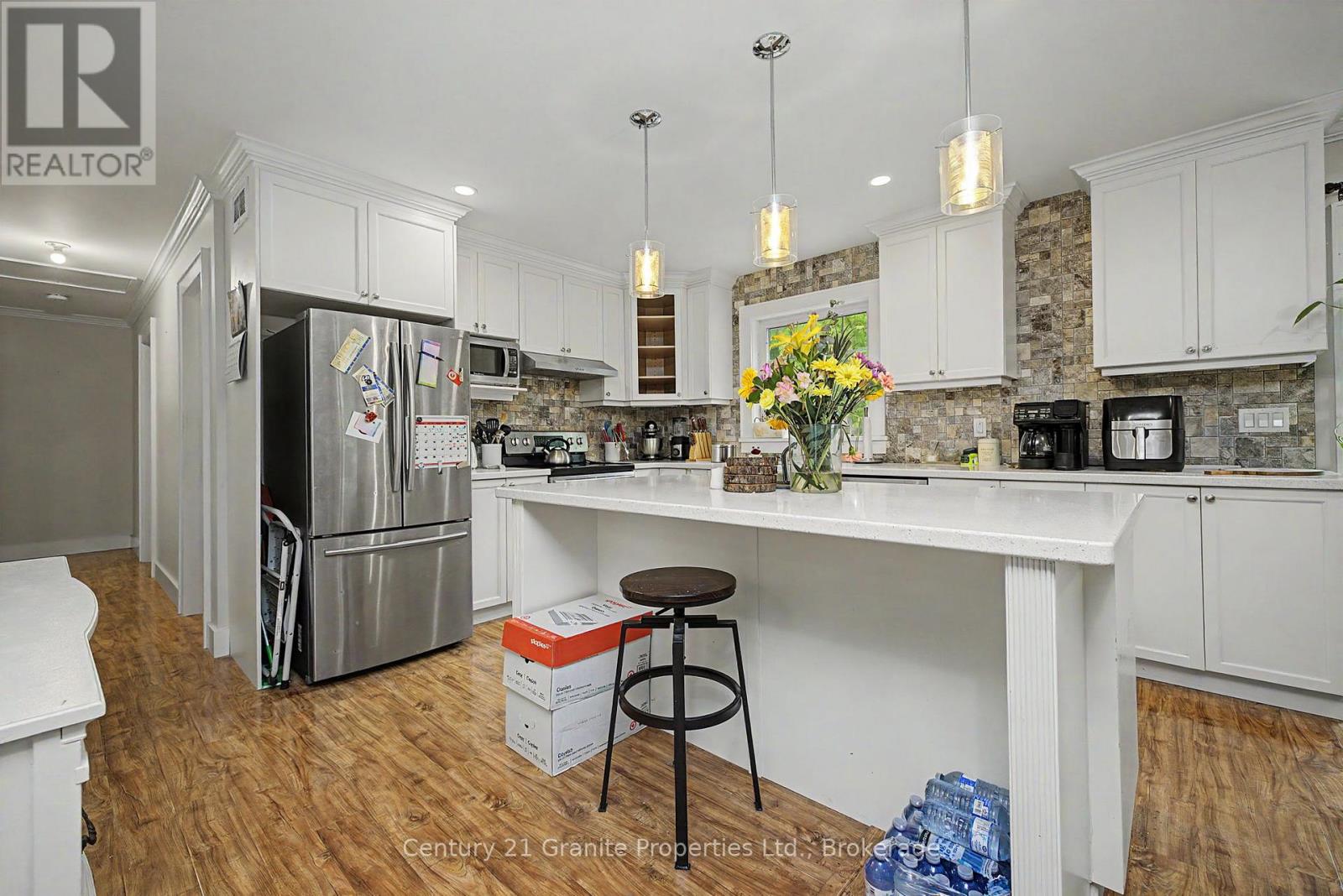 64 LOUCKS ROAD - 14