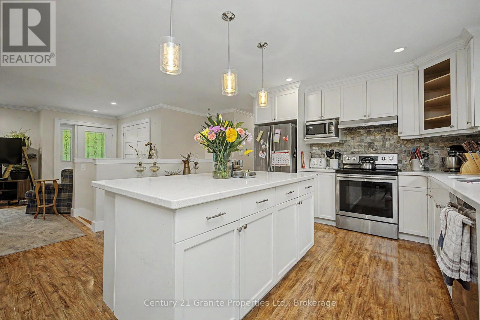 64 LOUCKS ROAD - 15