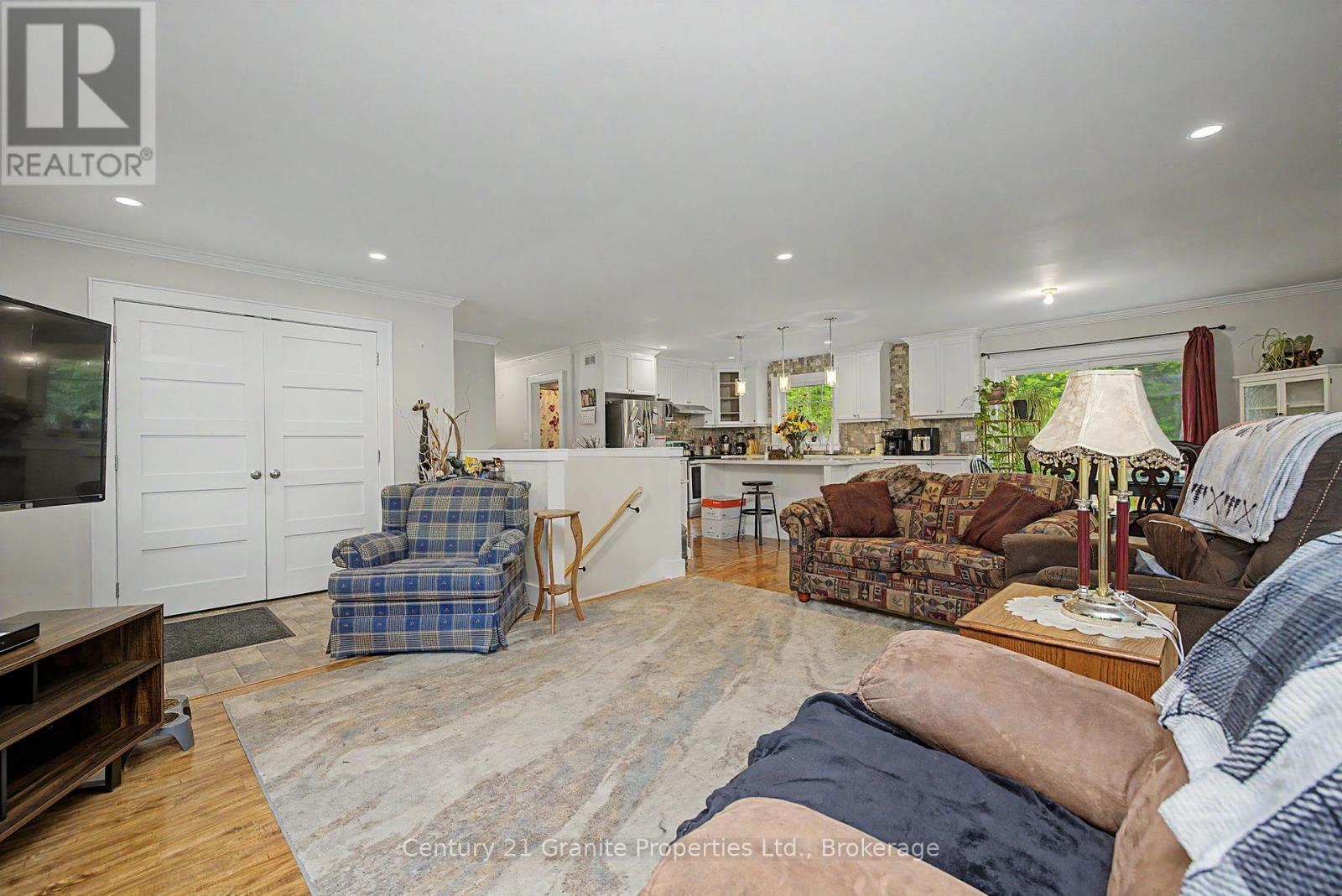64 LOUCKS ROAD - 17