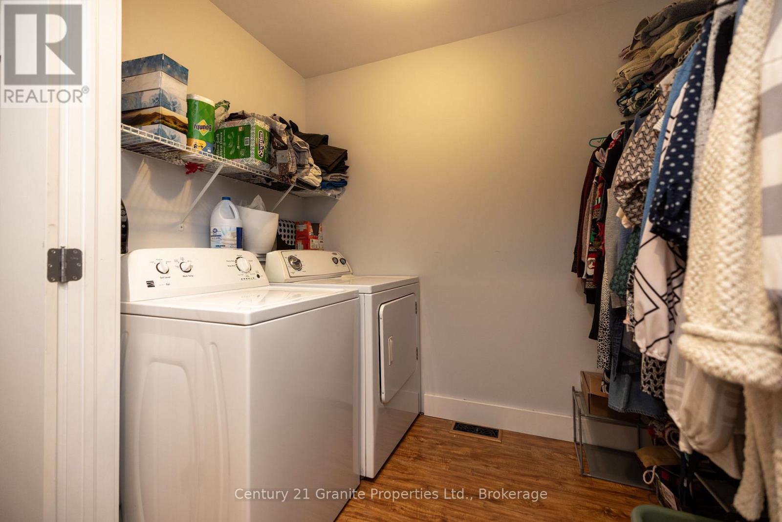 64 LOUCKS ROAD - 28