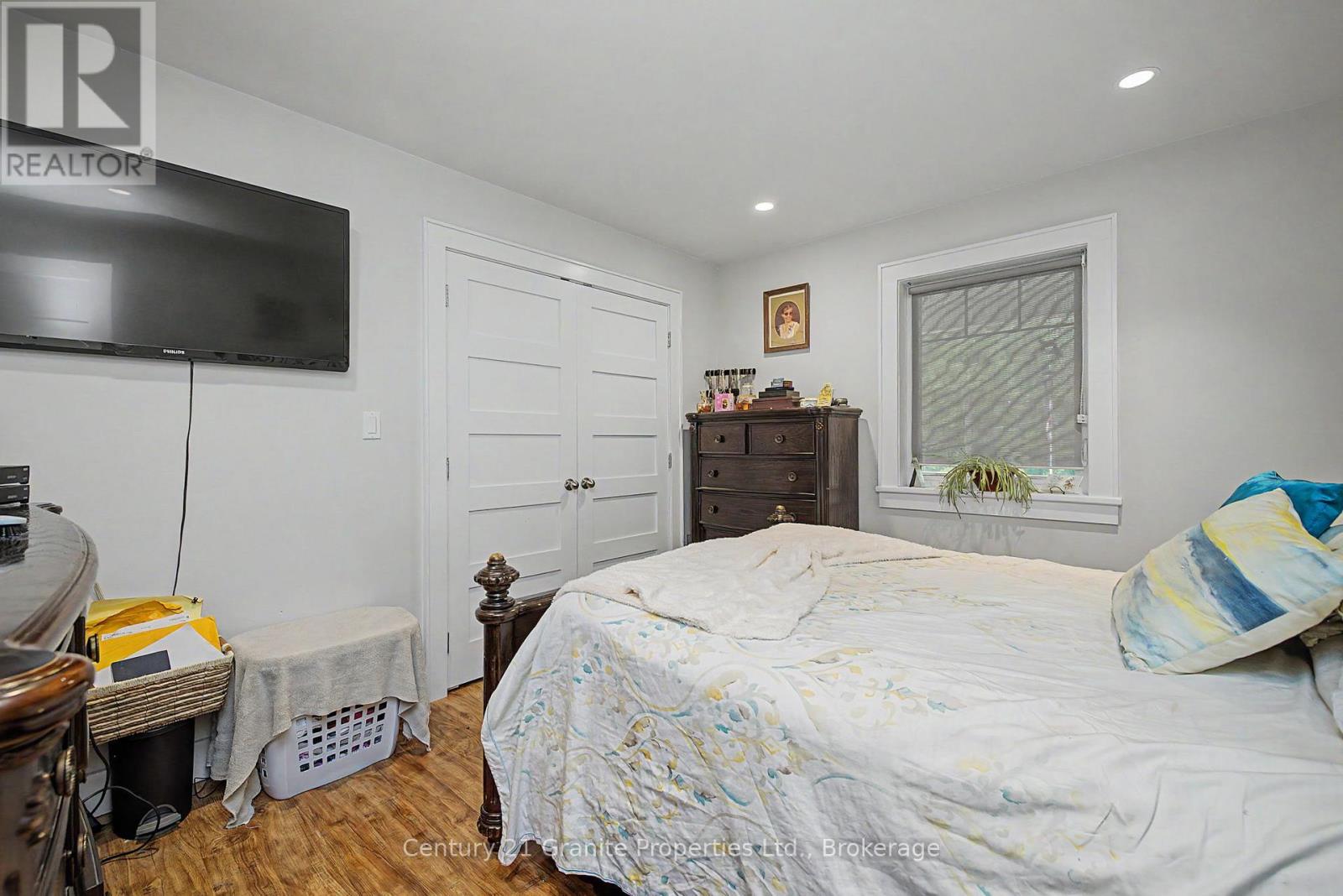 64 LOUCKS ROAD - 32