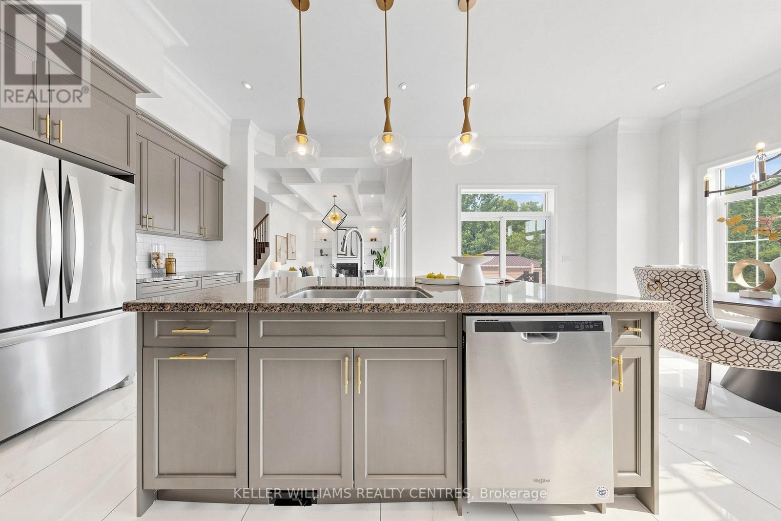 36 BLENHEIM CIRCLE - 13