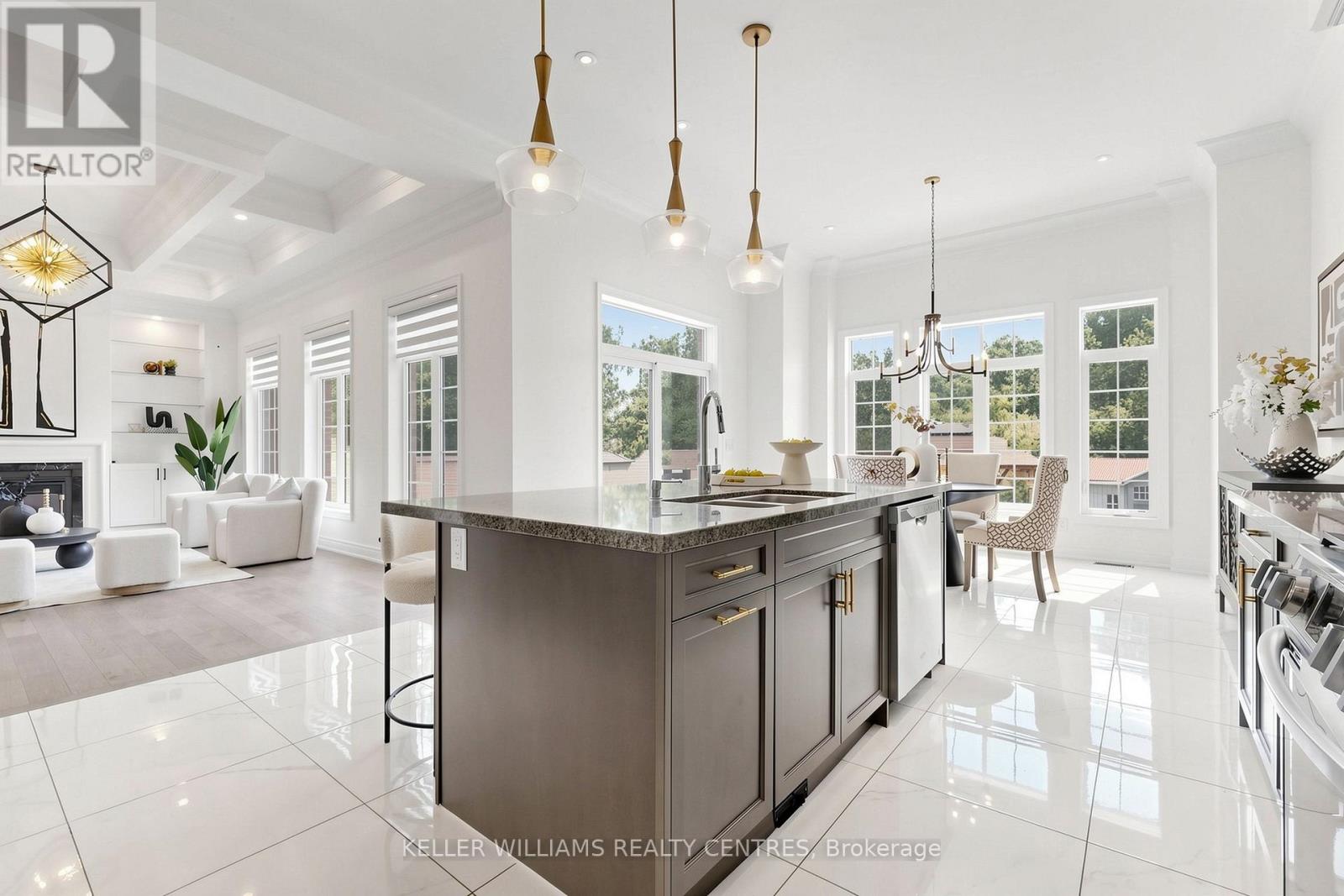 36 BLENHEIM CIRCLE - 14