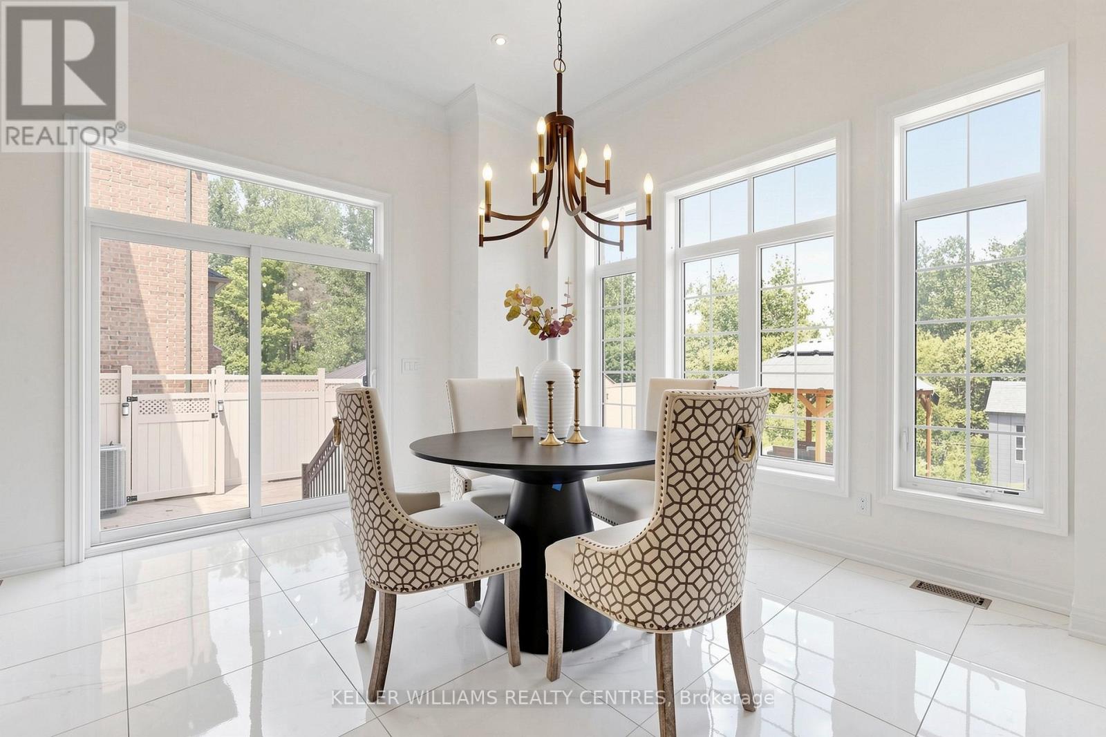 36 BLENHEIM CIRCLE - 16