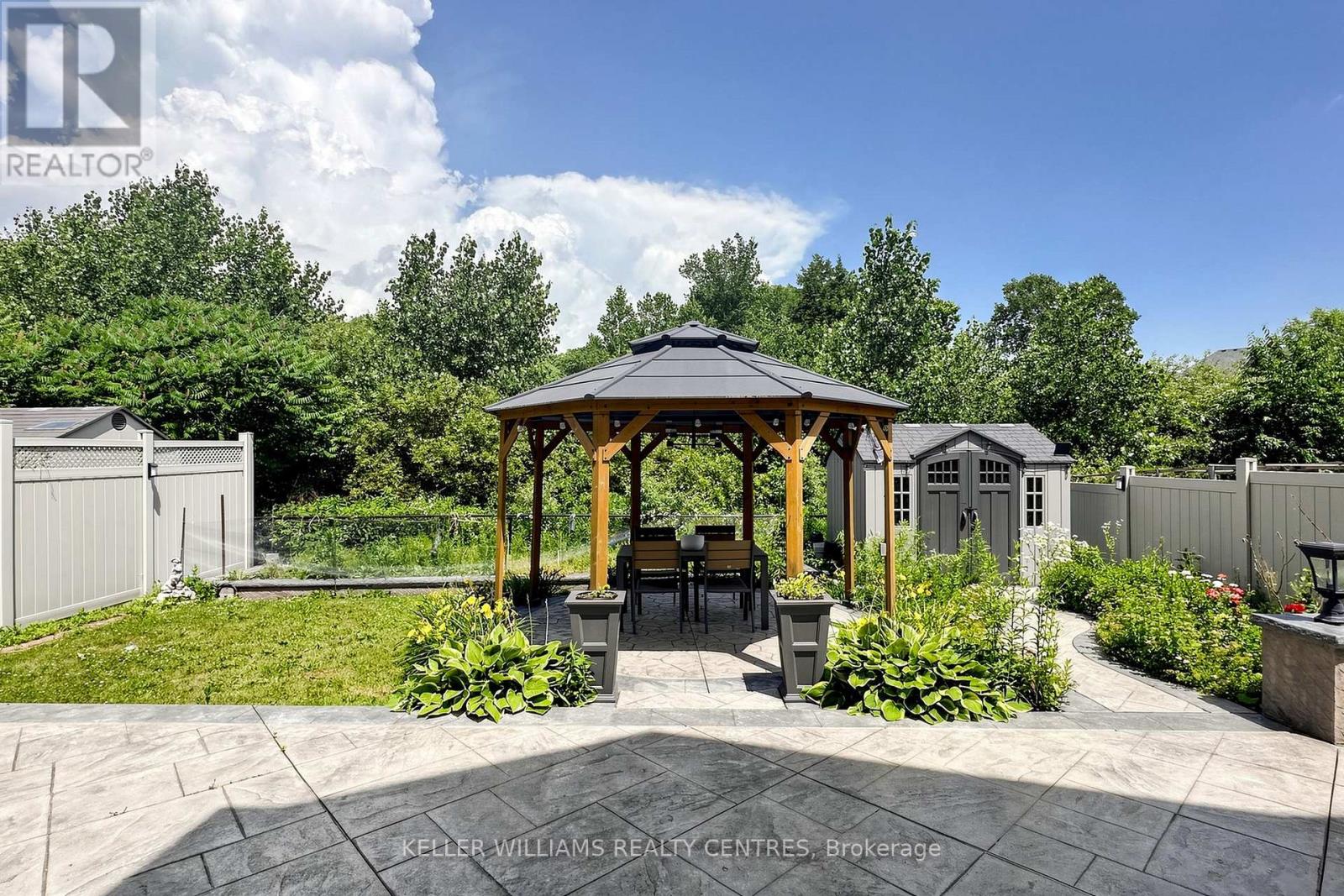 36 BLENHEIM CIRCLE - 33