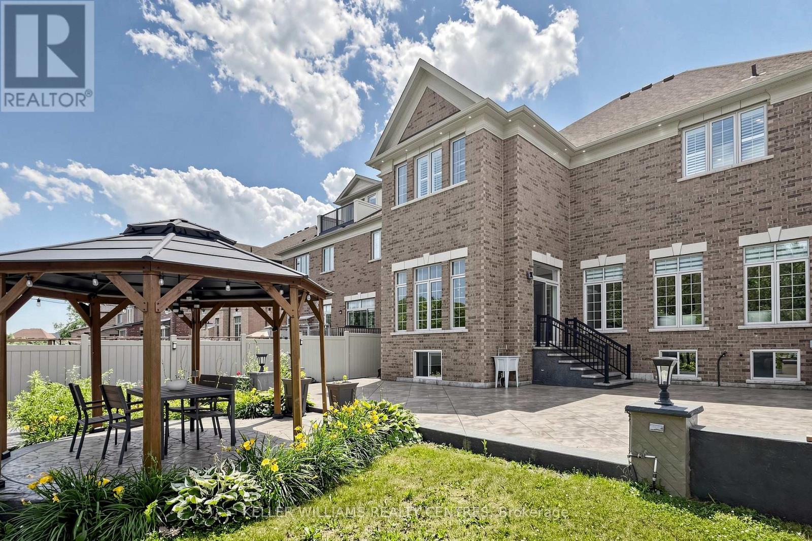 36 BLENHEIM CIRCLE - 35