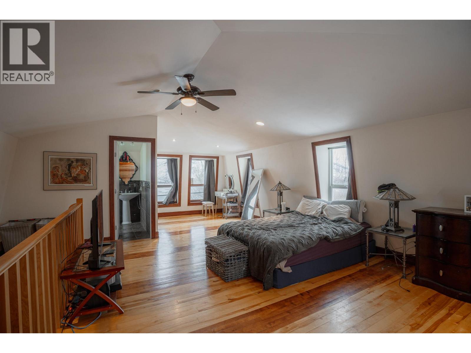 299 SEYMOUR Street W - Image 12