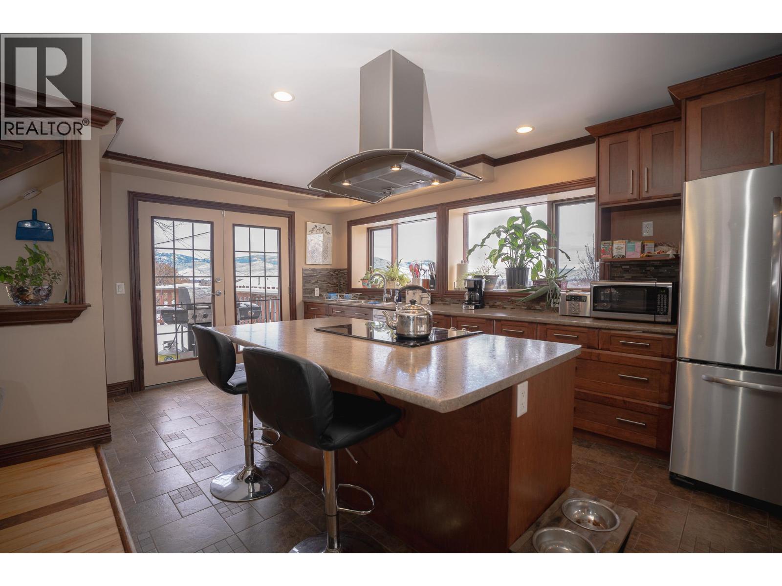 299 SEYMOUR Street W - 2