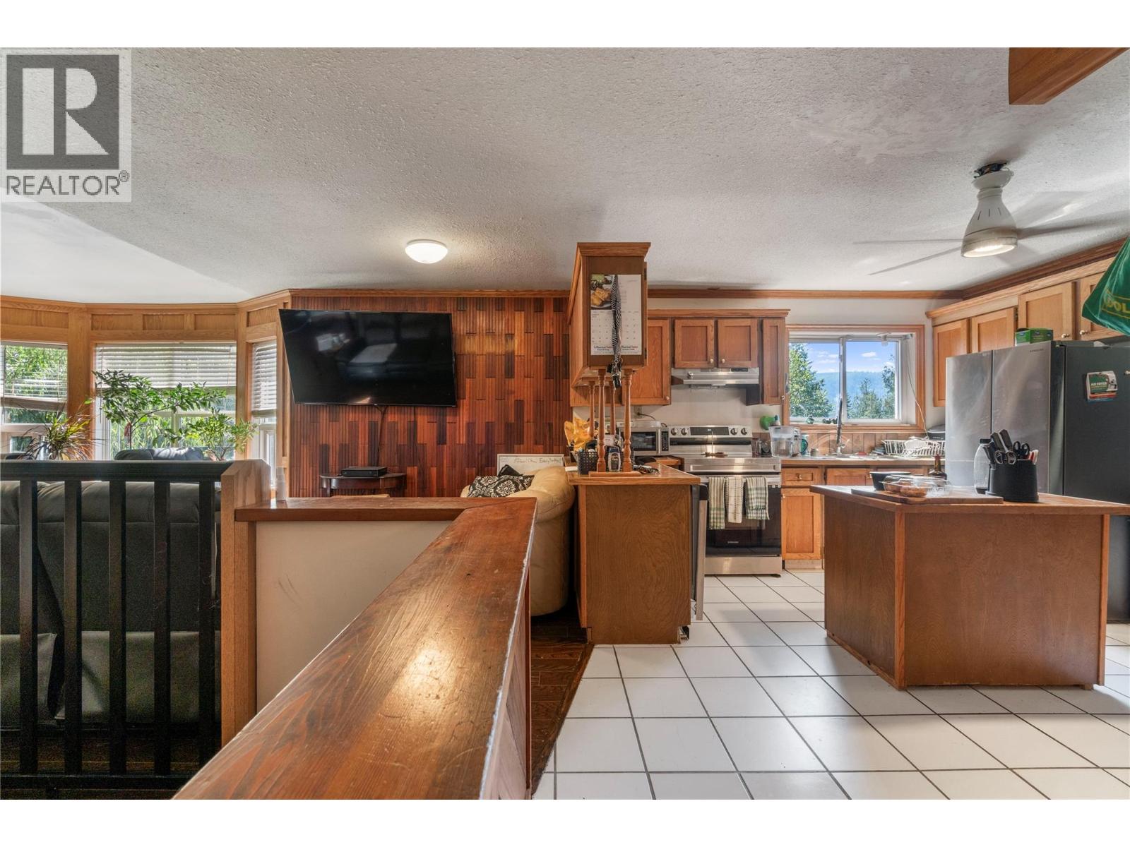 8749 Squilax-Anglemont Road - 11