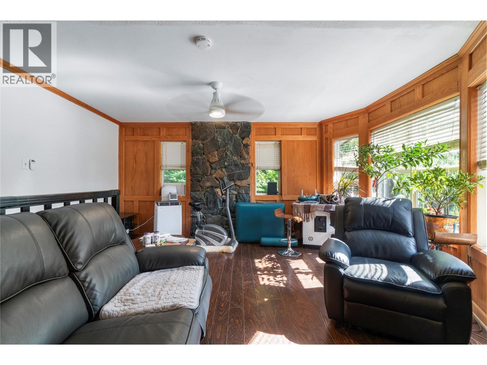 8749 Squilax-Anglemont Road - 15