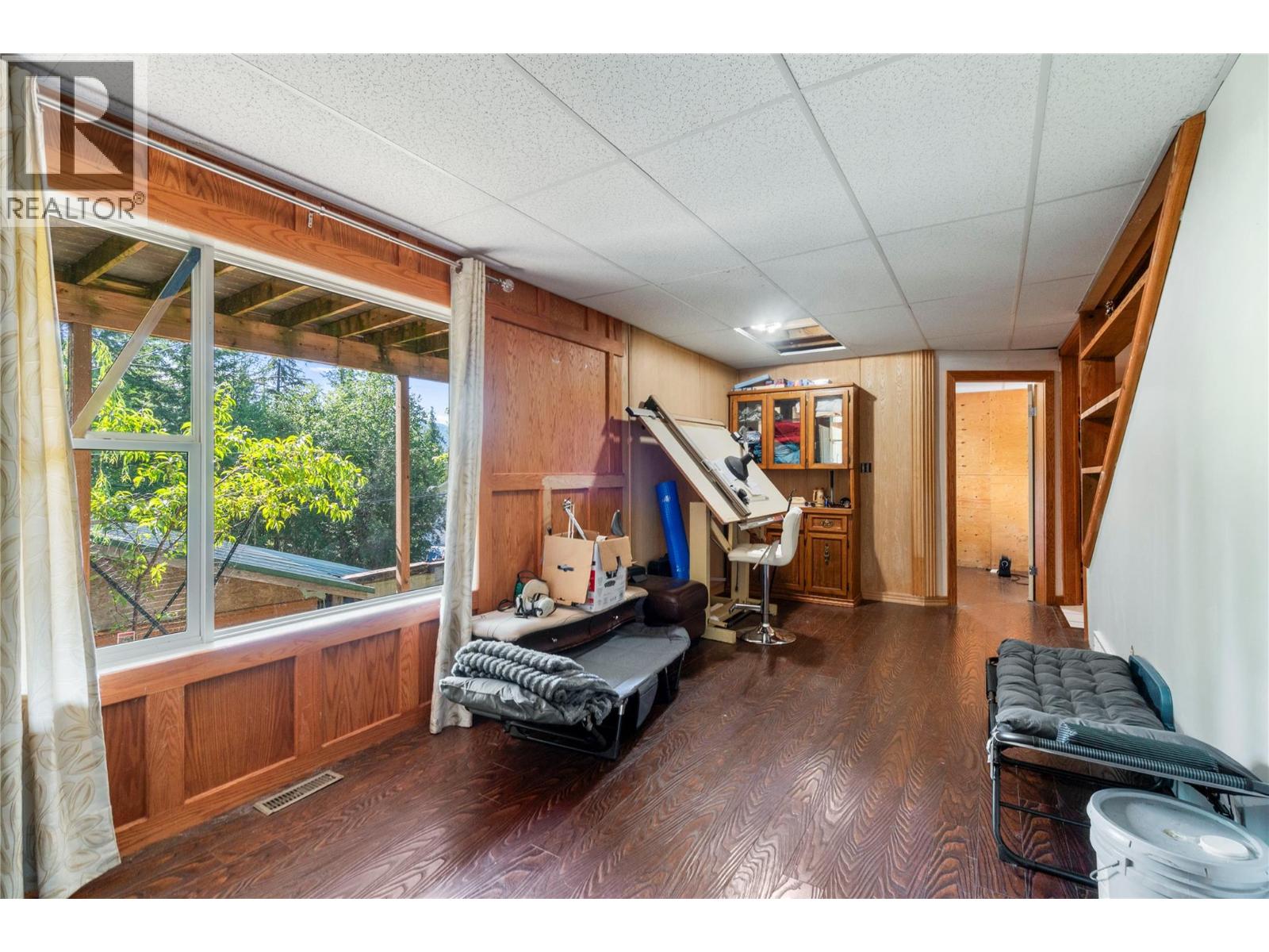 8749 Squilax-Anglemont Road - 19