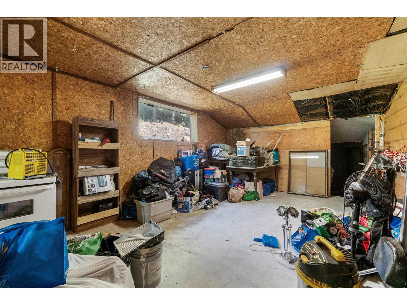 8749 Squilax-Anglemont Road - 26