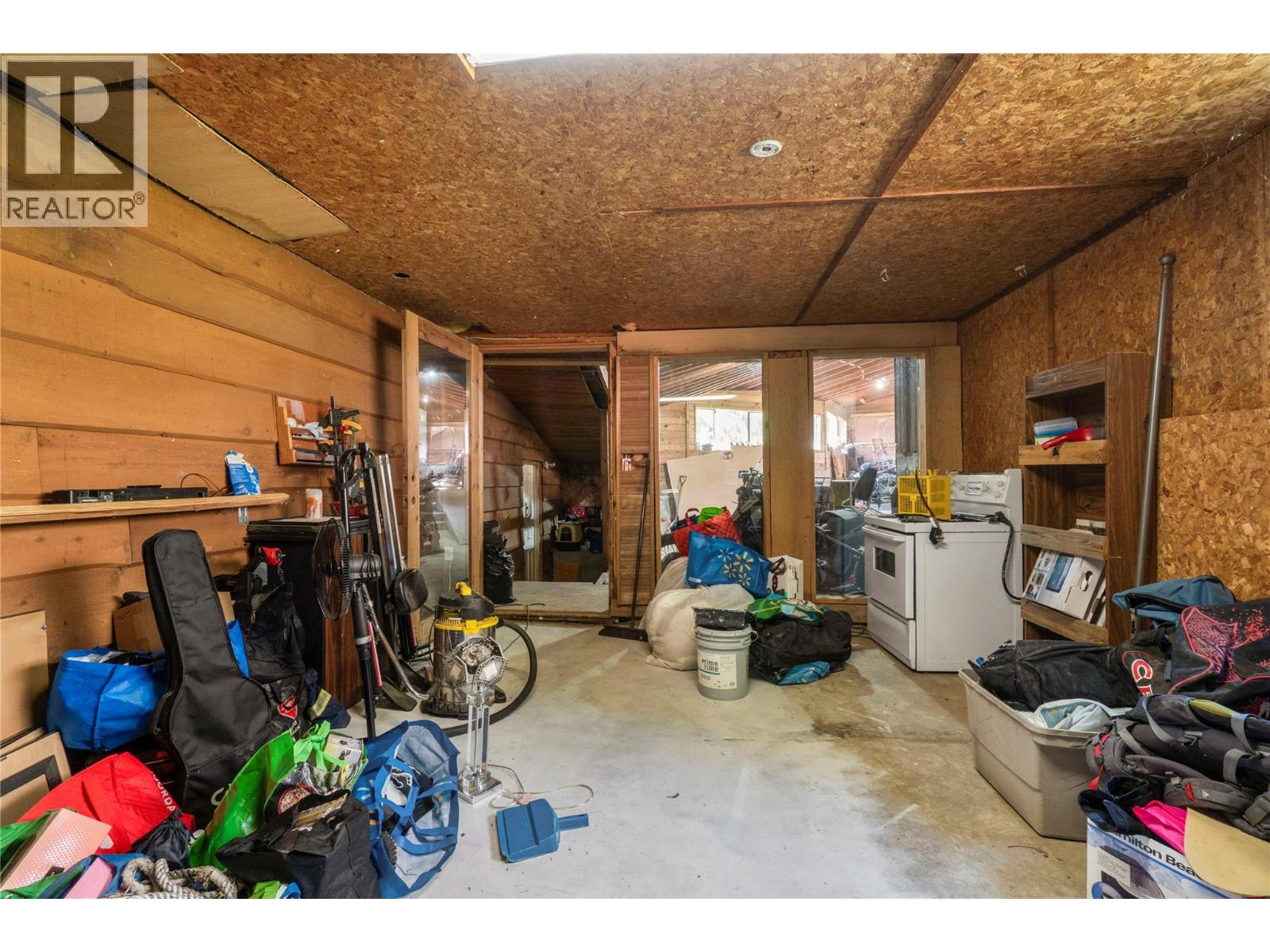 8749 Squilax-Anglemont Road - 27