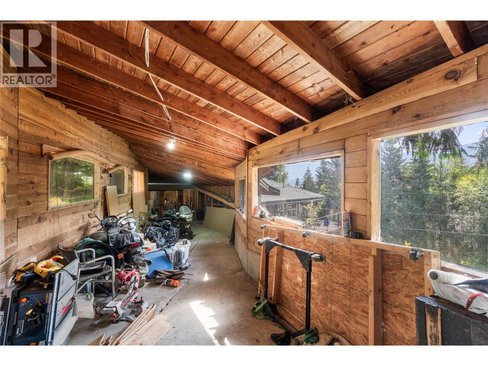 8749 Squilax-Anglemont Road - 28