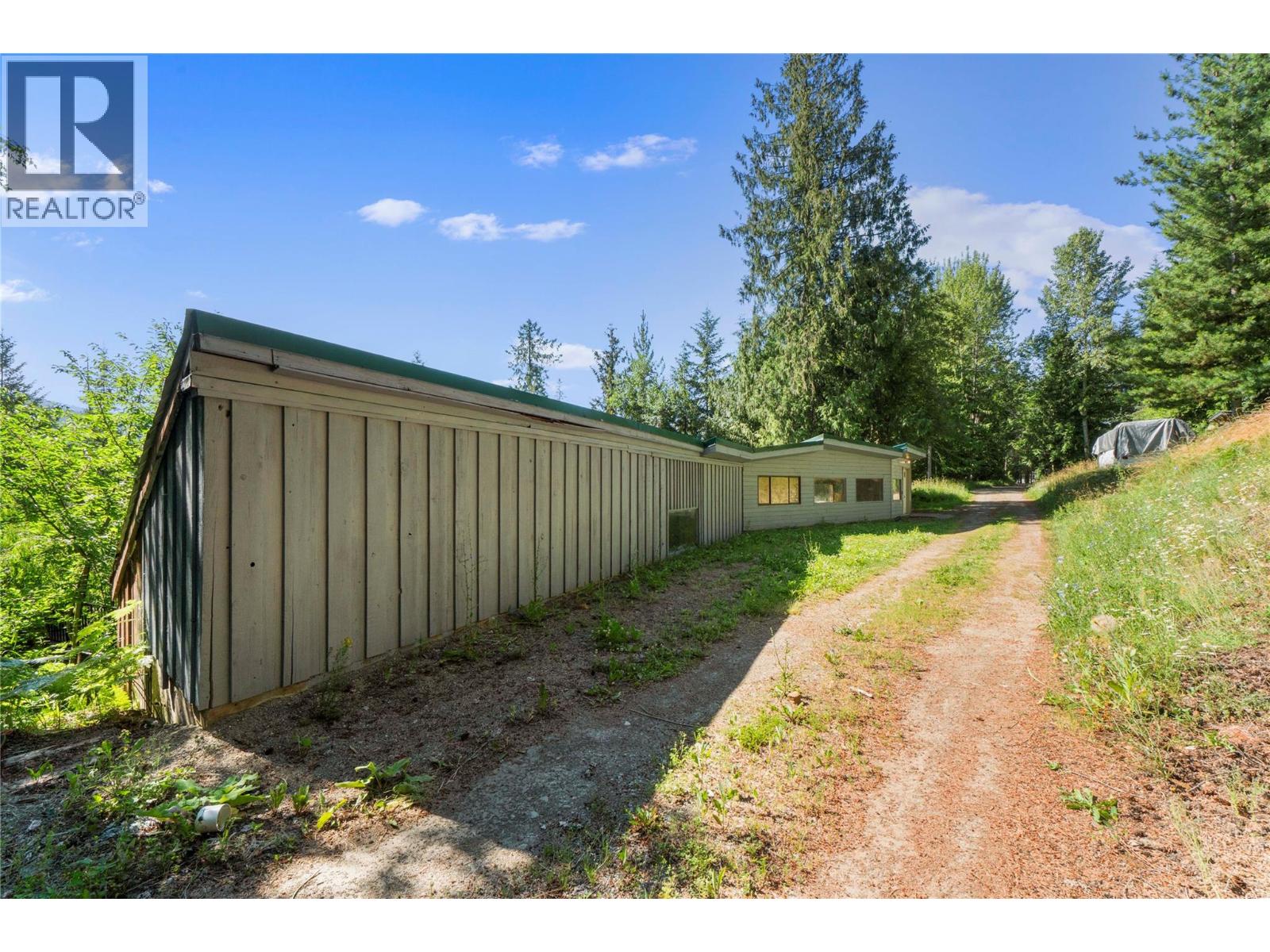 8749 Squilax-Anglemont Road - 30