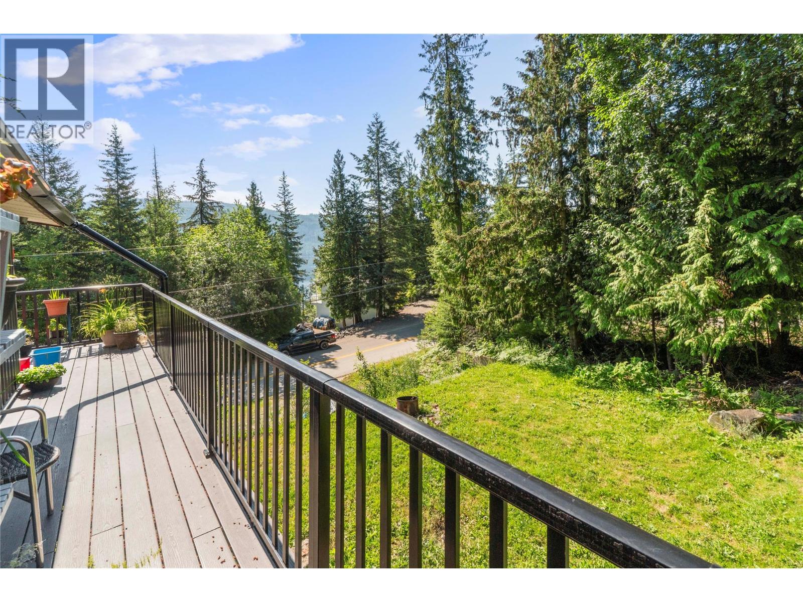 8749 Squilax-Anglemont Road - 33