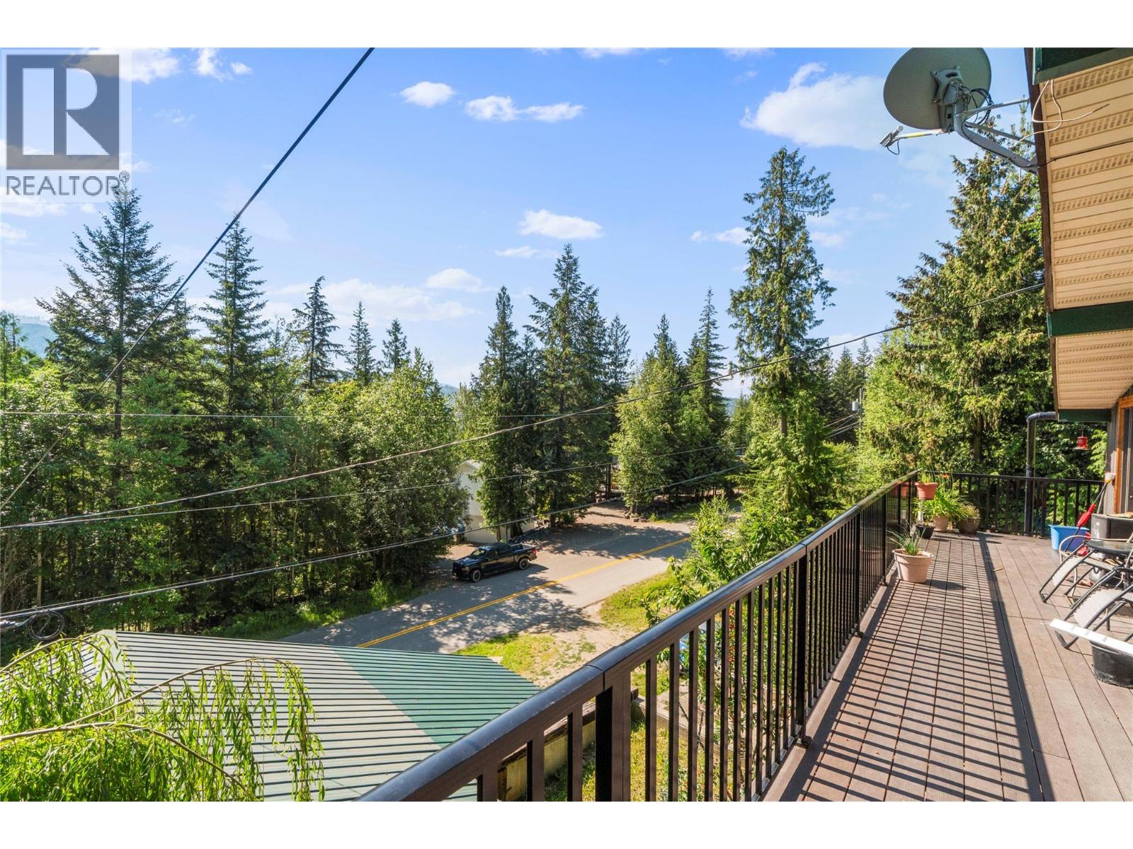 8749 Squilax-Anglemont Road - 34
