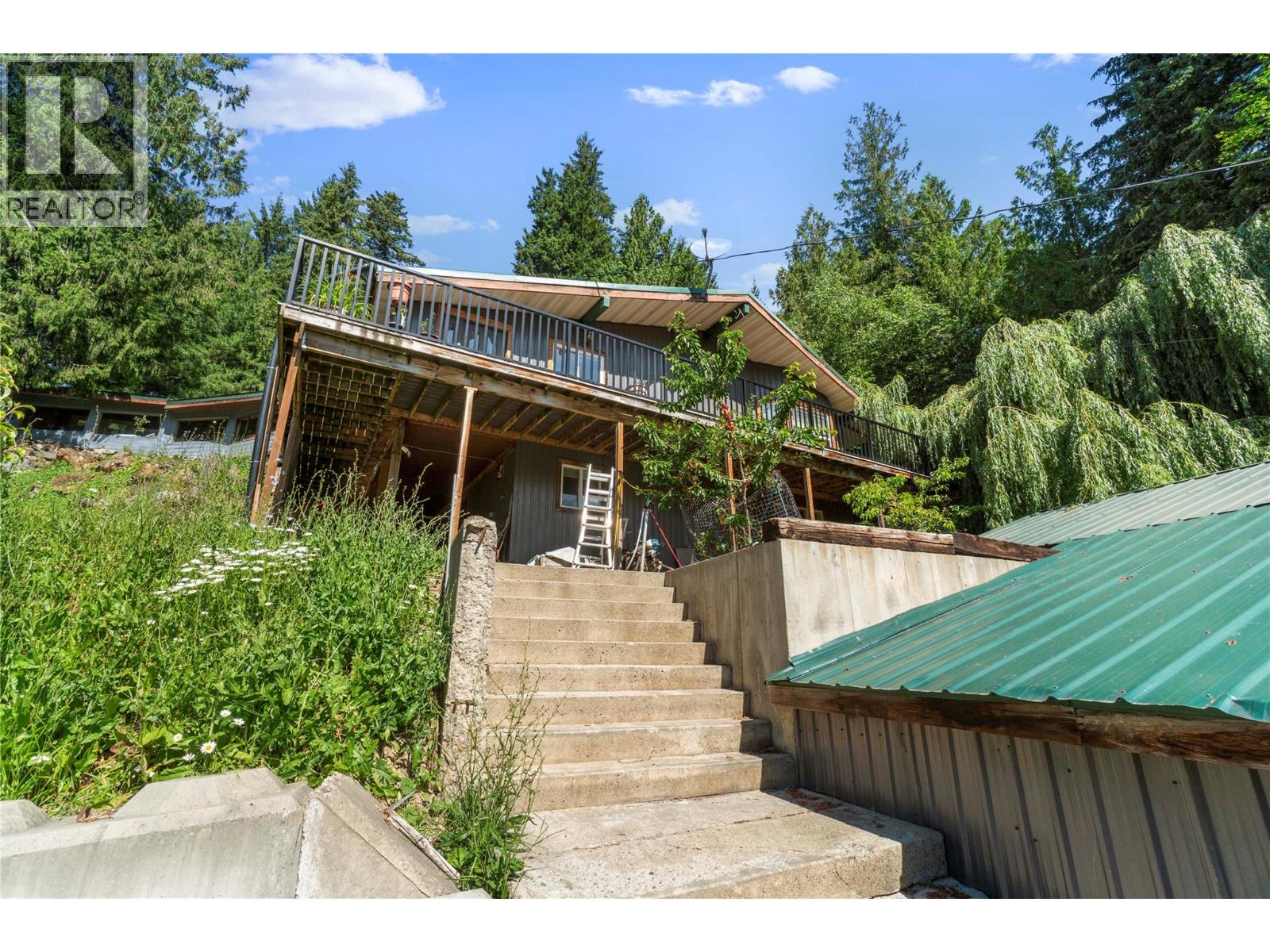 8749 Squilax-Anglemont Road - 36
